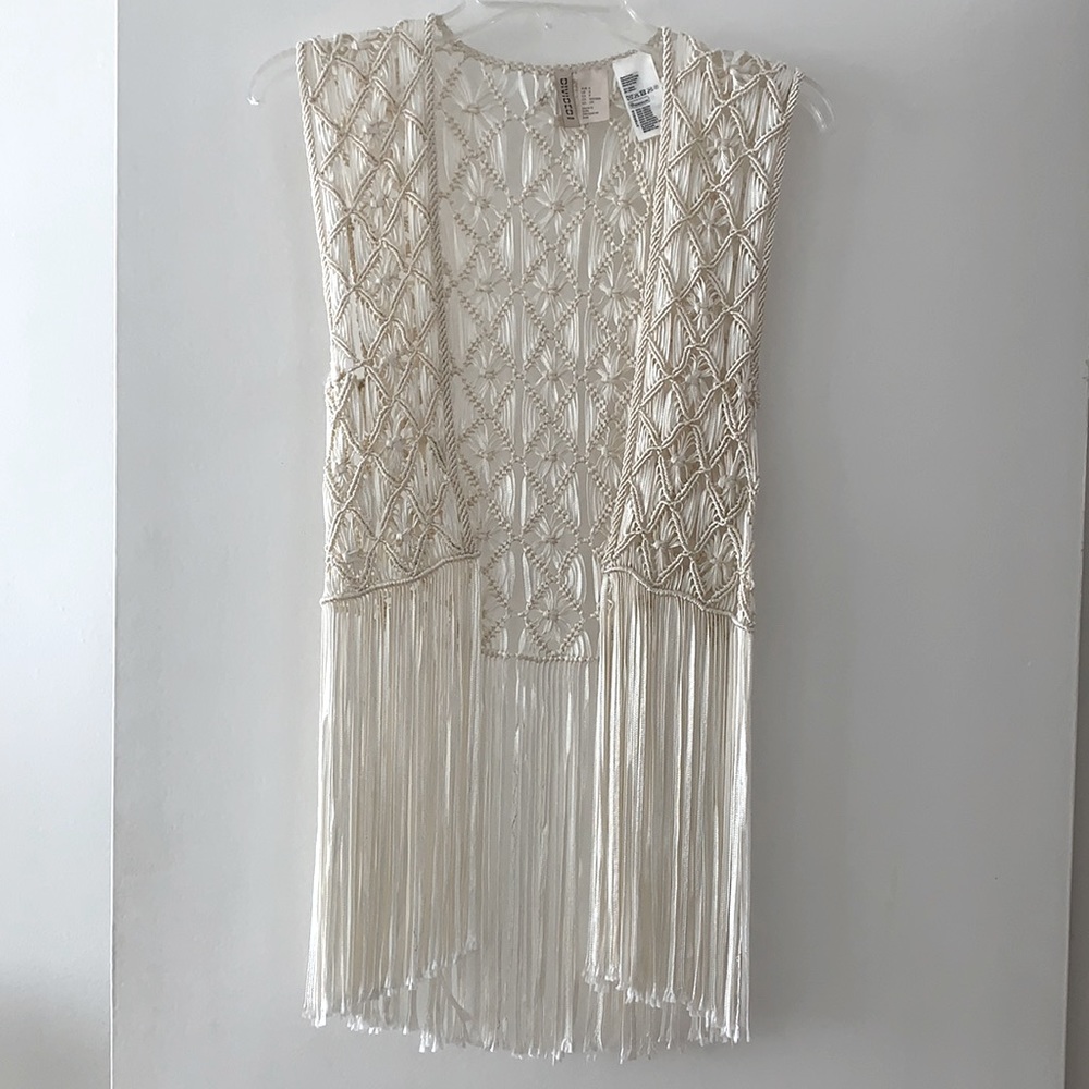 White knit vest